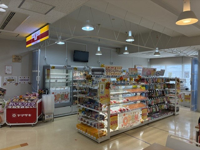 校内にオープンしたコンビニ(購買部)